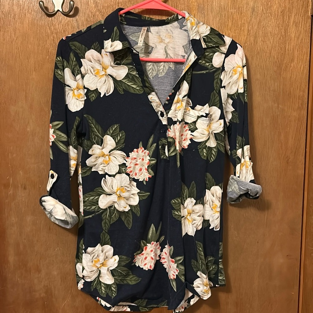 DNA couture floral 3/4 sleeve top